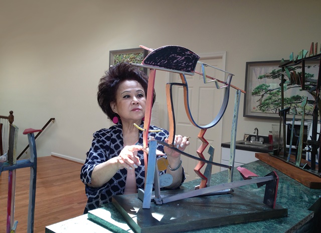 韓裔美籍評審金弘子投身金屬工藝創作與教育皆已逾40載,在全球都有多項聯展與個展的紀錄,也經常受邀至各國授課(黃金博物館提供)